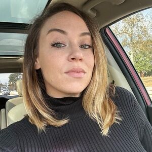 Meet your Posher, Bee